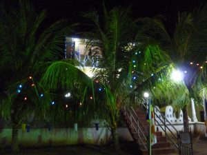temple illuminé à tangalle pour wesak