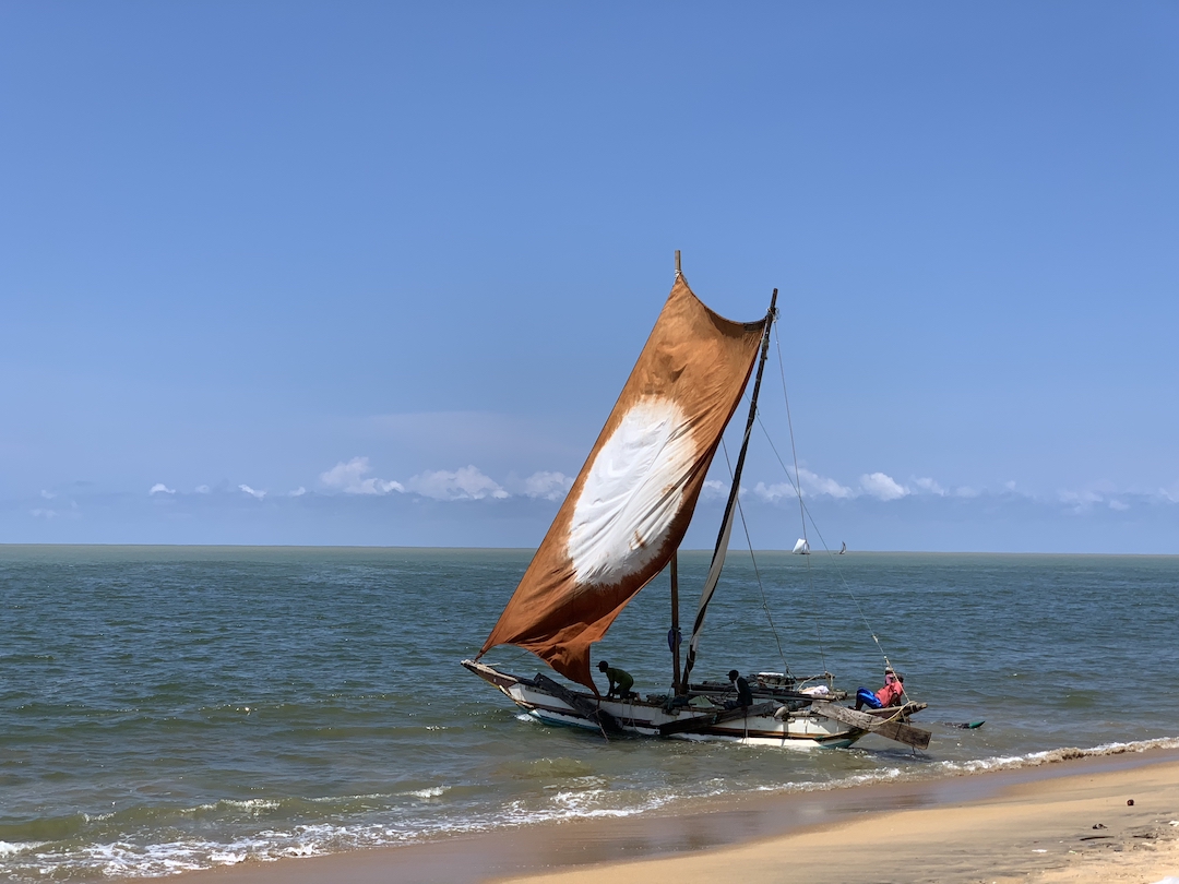 catamaran sur la plage de negombo