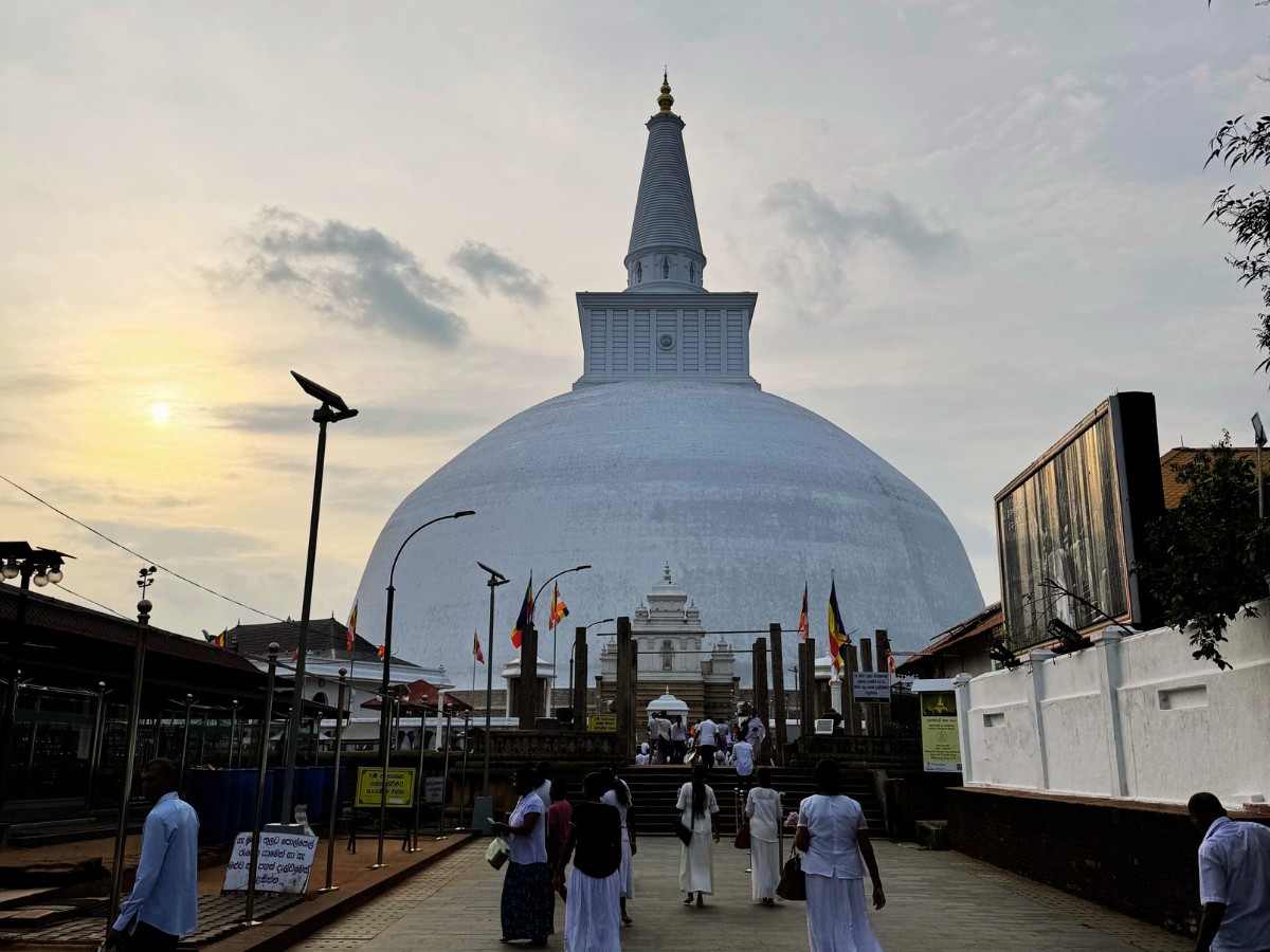 temple ruwanvihara