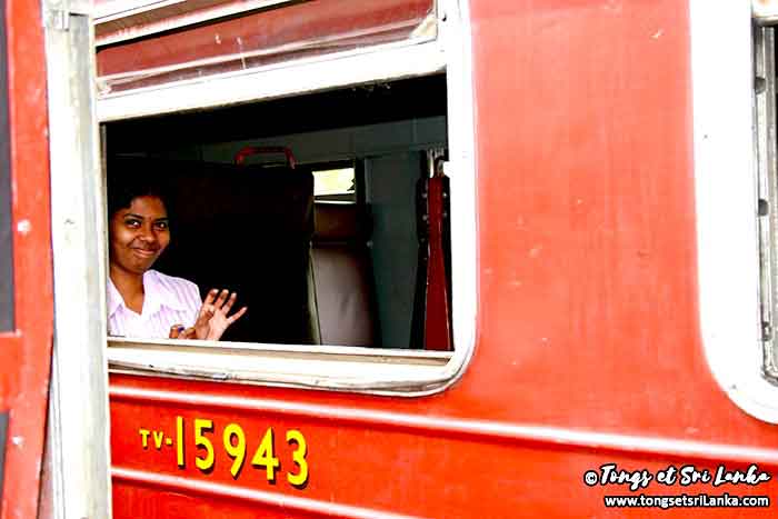 Femme du train au Sri Lanka par Tongs et Sri Lanka Femme du train au Sri Lanka par Tongs et Sri Lanka