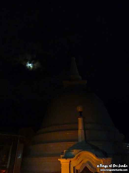 pleine lune à la poya par Tongs et Sri Lanka pleine lune à la poya par Tongs et Sri Lanka