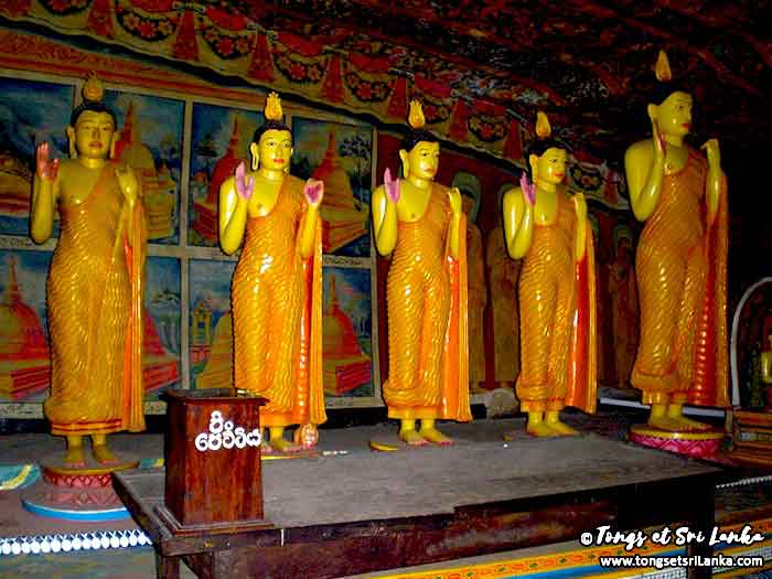 Statues de Bouddha à Dambulla au Sri Lanka par Tongs et Sri Lanka
