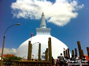 stupa à Anuradhapura
