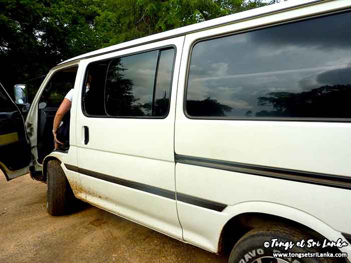 mini van au sri lanka par Tongs et Sri Lanka