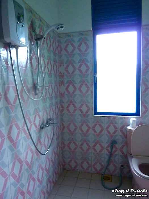 salle de bain au sri lanka par Tongs et Sri Lanka