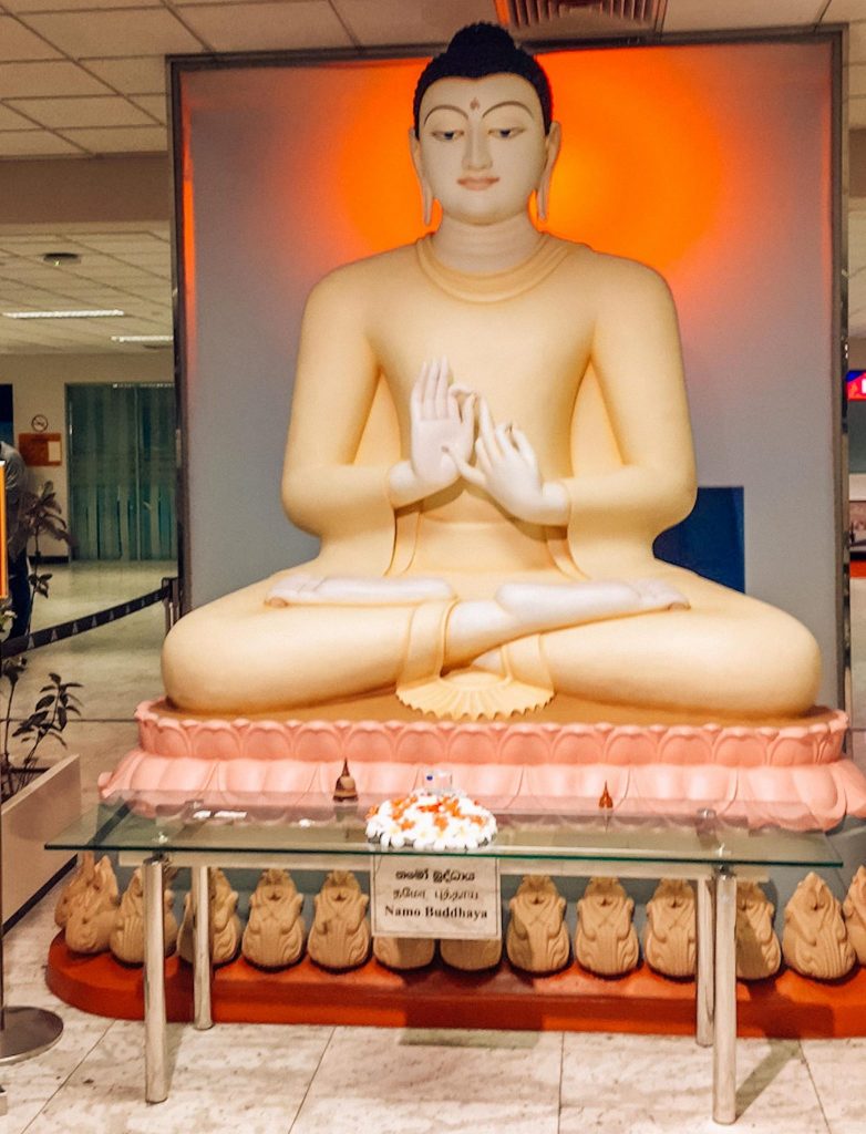 bouddha a l'aéroport de colombo