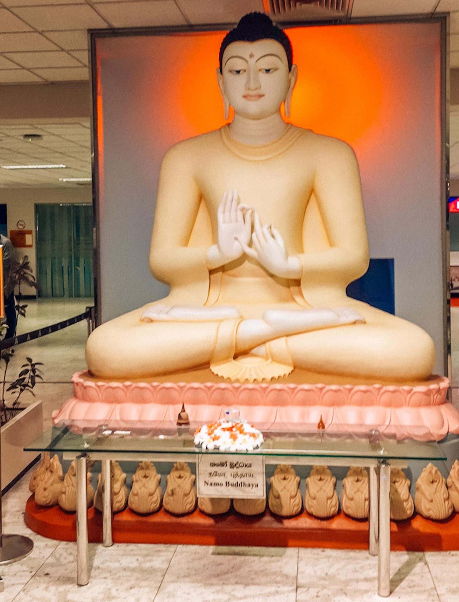 bouddha a l'aéroport de colombo