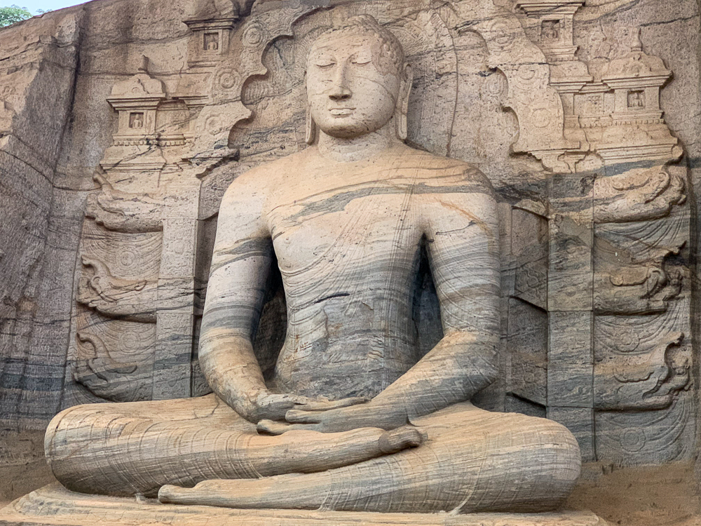 bouddha assis polonnaruwa