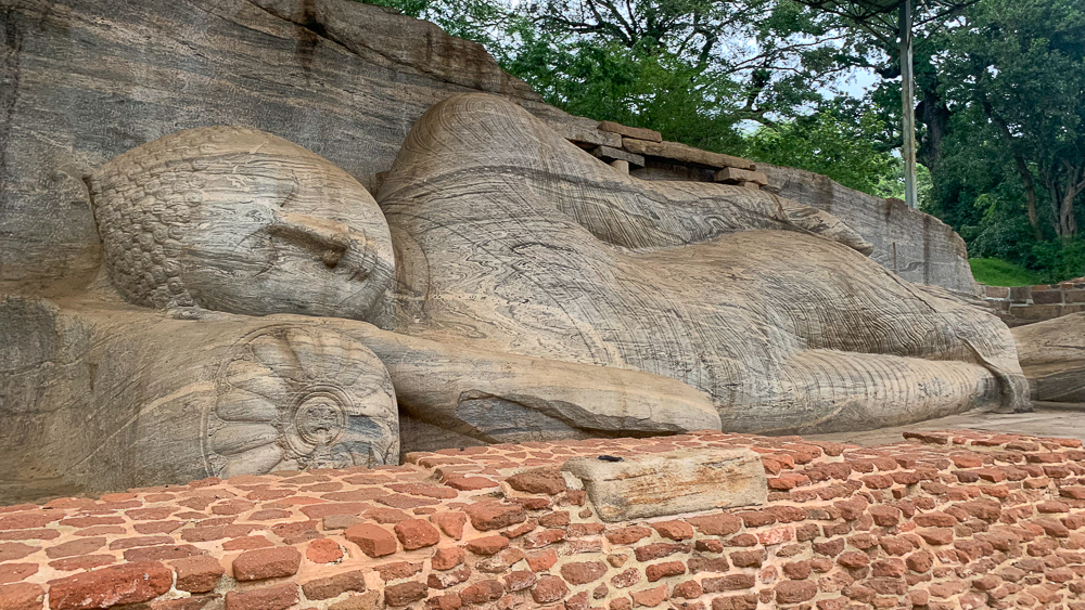 voyage virtuel : bouddha coucher polonnaruwa