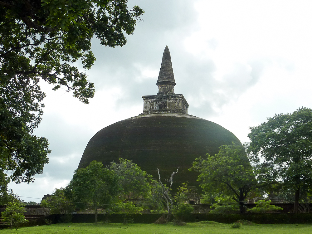 stupa geant polonnaruwa