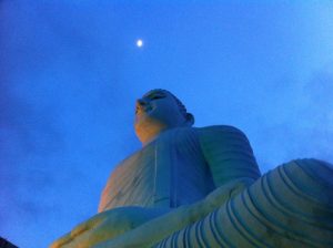 temple bahirawakanda kandy bouddha blanc de nuit