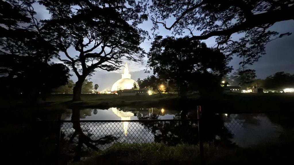 anuradhapura de nuit au Sri Lanka en 2024