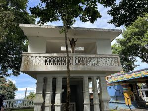 église chrétienne sur le site d'ambuluwawa
