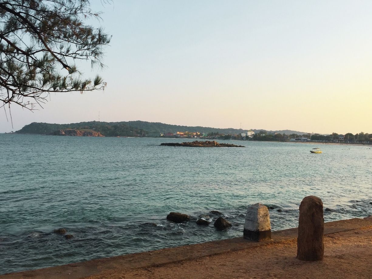 le bord de mer à trincomalee au sri lanka