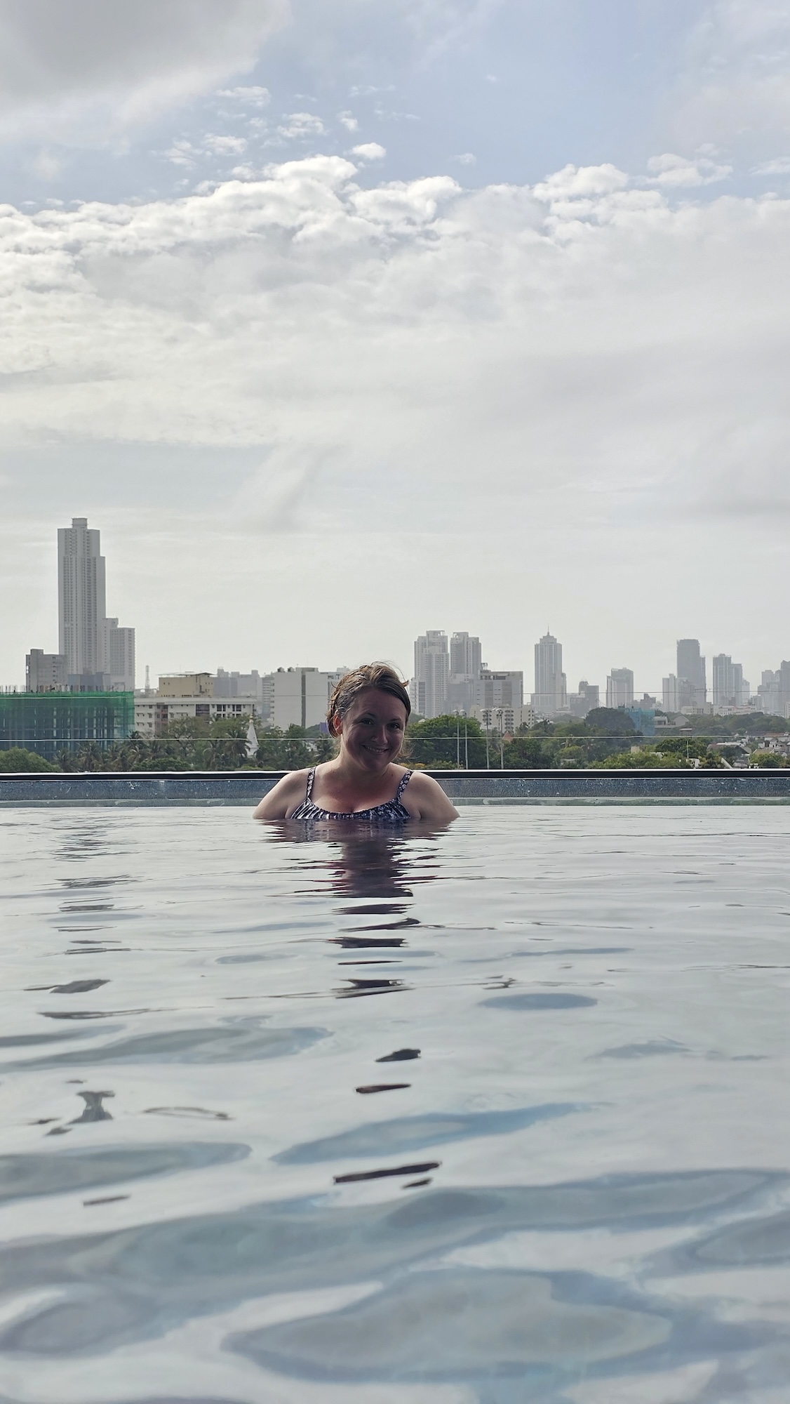 caroline à colombo rooftop piscine
