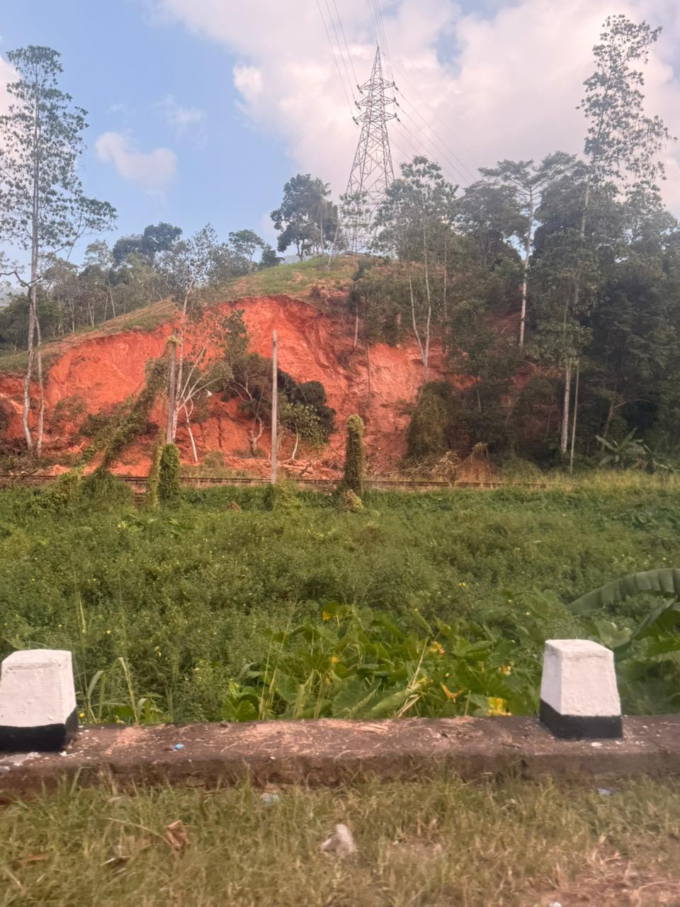 glissement de terrain dégâts vers kandy